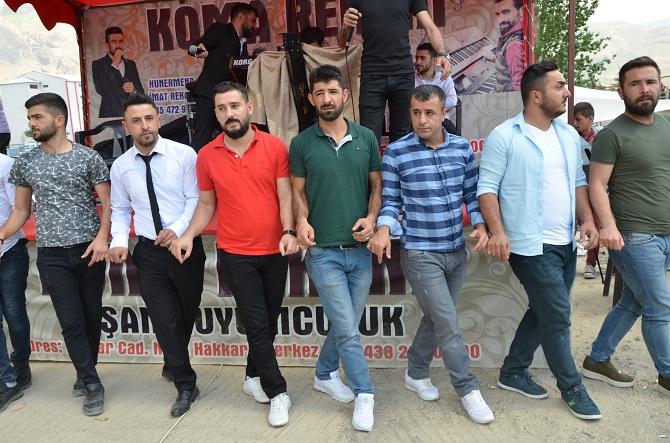 Demir ve Başaran ailesinin mutlu günü 60