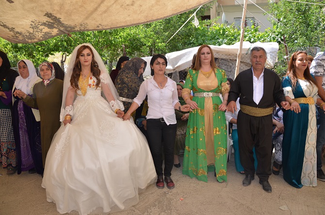 Demir ve Başaran ailesinin mutlu günü 62