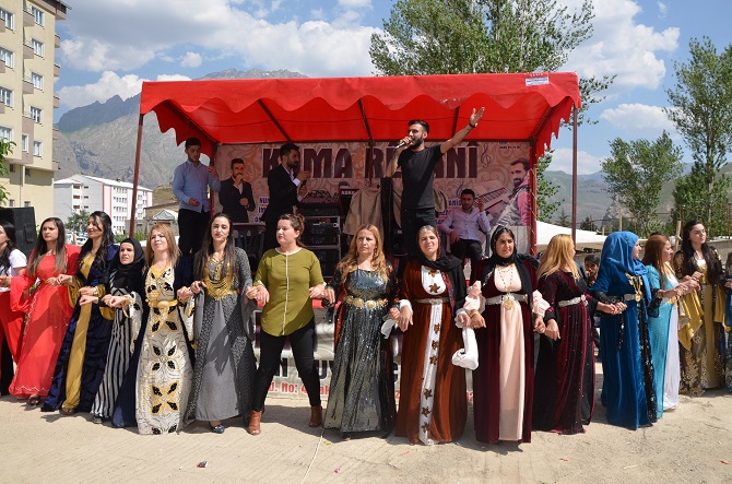 Demir ve Başaran ailesinin mutlu günü 63