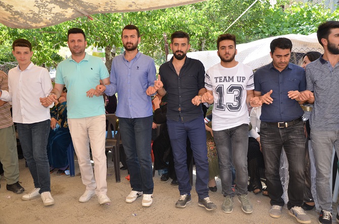 Demir ve Başaran ailesinin mutlu günü 65