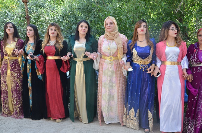 Demir ve Başaran ailesinin mutlu günü 68