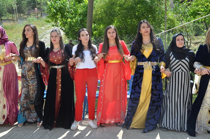 Demir ve Başaran ailesinin mutlu günü 69