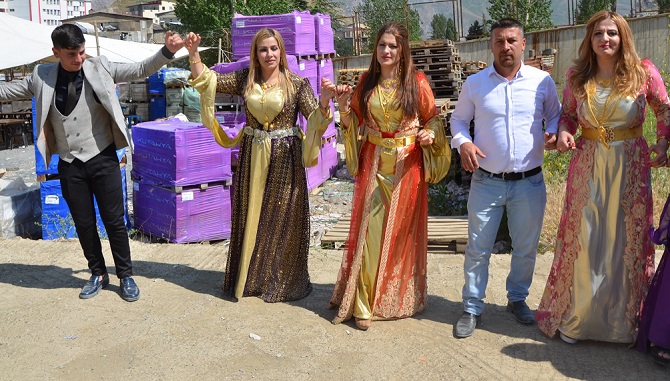 Demir ve Başaran ailesinin mutlu günü 70