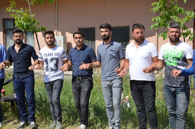 Demir ve Başaran ailesinin mutlu günü 71