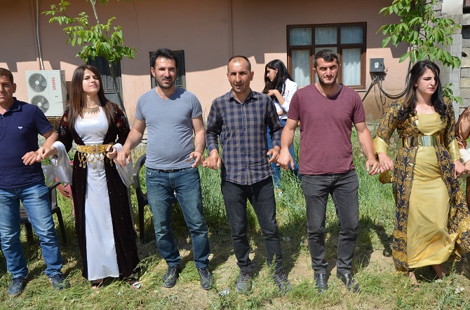 Demir ve Başaran ailesinin mutlu günü 72