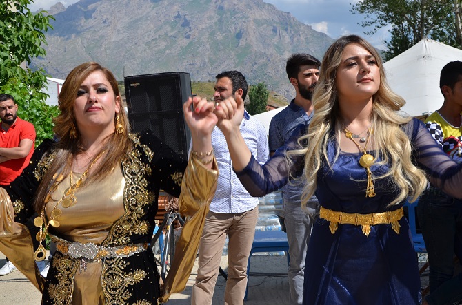 Demir ve Başaran ailesinin mutlu günü 76