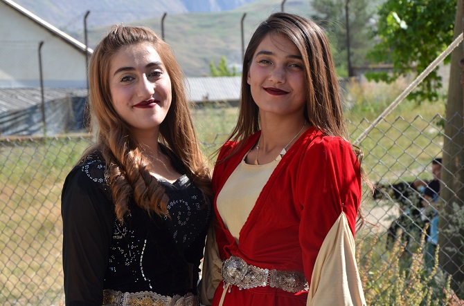 Demir ve Başaran ailesinin mutlu günü 78