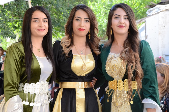 Demir ve Başaran ailesinin mutlu günü 80