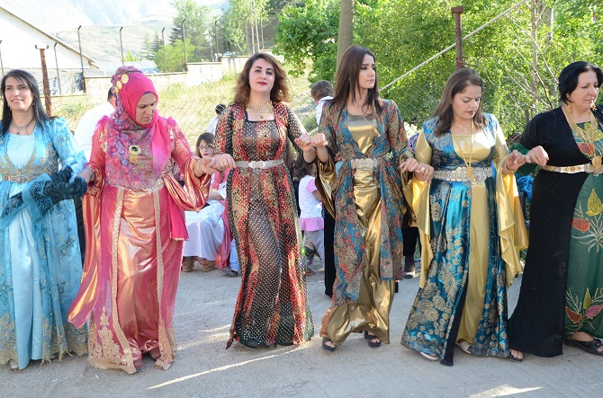 Demir ve Başaran ailesinin mutlu günü 81