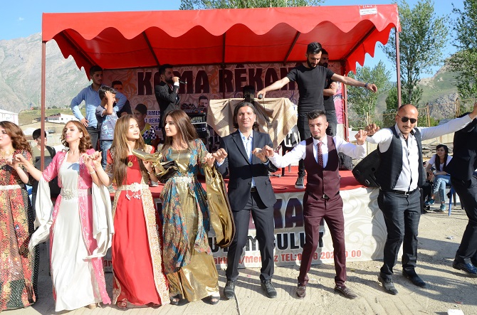 Demir ve Başaran ailesinin mutlu günü 83