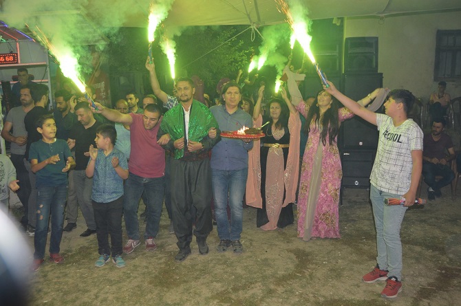 Demir ve Başaran ailesinin mutlu günü 84