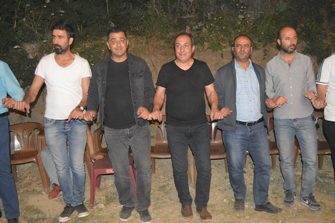 Demir ve Başaran ailesinin mutlu günü 85