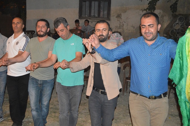 Demir ve Başaran ailesinin mutlu günü 87