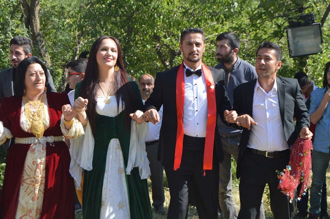 Demir ve Başaran ailesinin mutlu günü 89