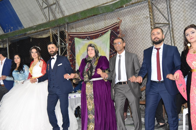 Ertuş ailesinin mutlu günü 13