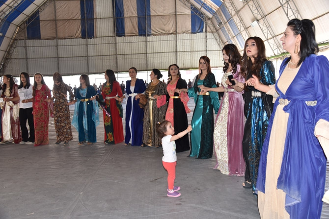 Ertuş ailesinin mutlu günü 18