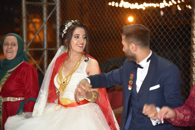 Ertuş ailesinin mutlu günü 22