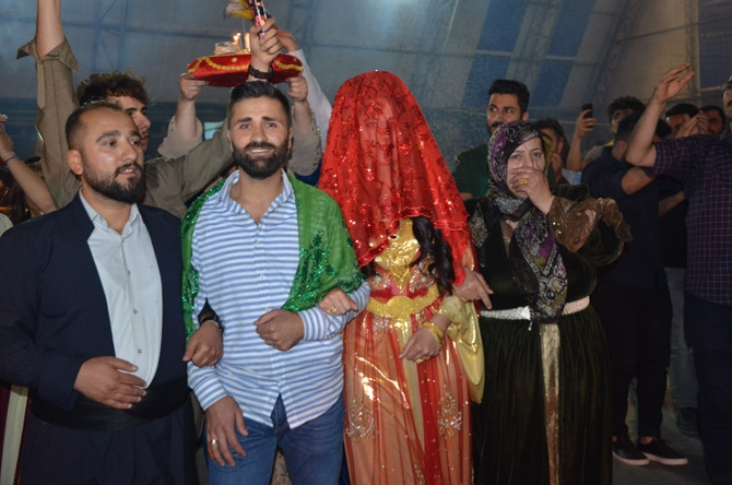 Ertuş ailesinin mutlu günü 24