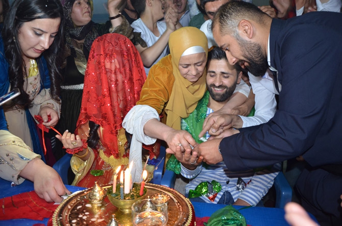 Ertuş ailesinin mutlu günü 32