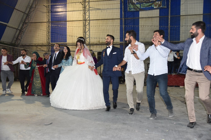 Ertuş ailesinin mutlu günü 33