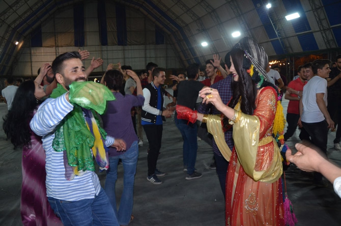 Ertuş ailesinin mutlu günü 42