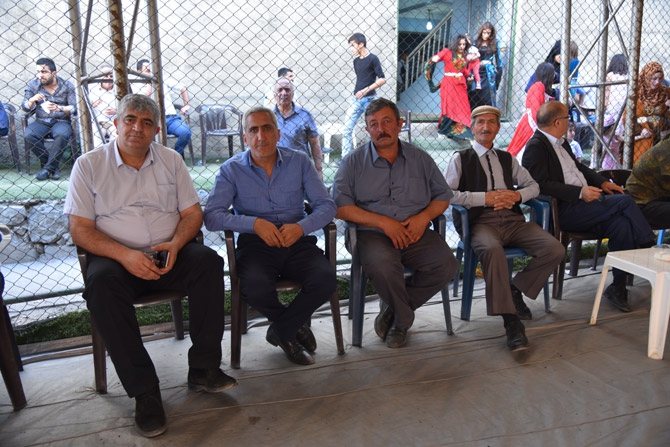 Ertuş ailesinin mutlu günü 48