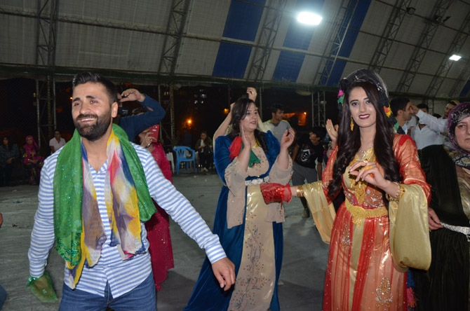 Ertuş ailesinin mutlu günü 54