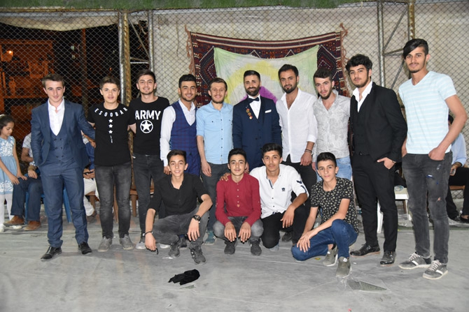 Ertuş ailesinin mutlu günü 60