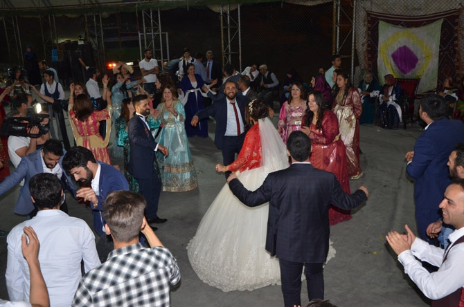 Ertuş ailesinin mutlu günü 76