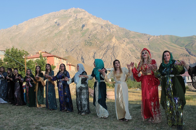 Akgül ve Durgun ailesinin mutlu günü 103