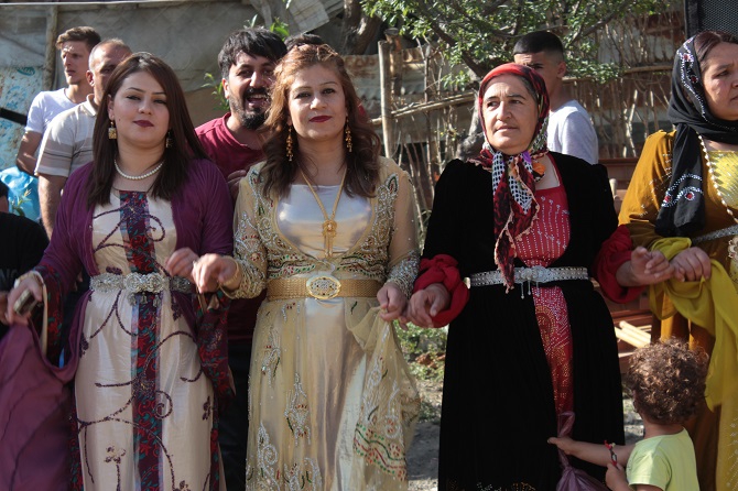 Akgül ve Durgun ailesinin mutlu günü 108