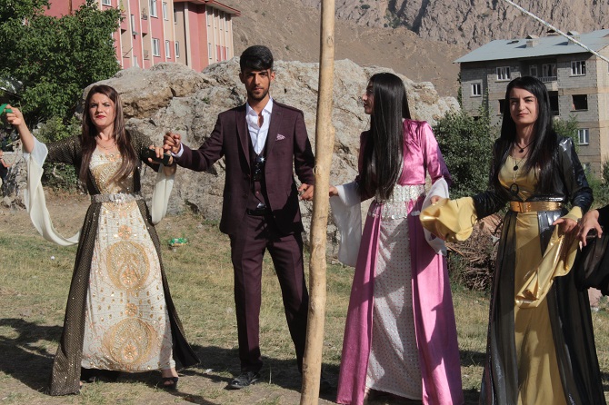 Akgül ve Durgun ailesinin mutlu günü 112