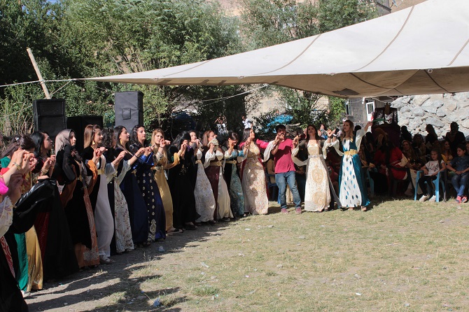 Akgül ve Durgun ailesinin mutlu günü 130