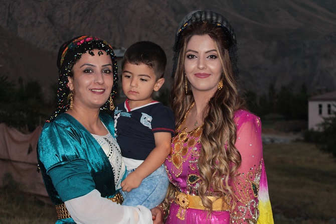 Akgül ve Durgun ailesinin mutlu günü 74