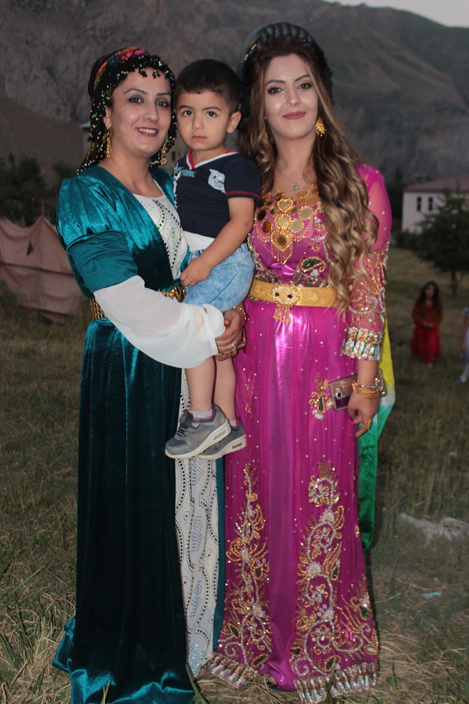 Akgül ve Durgun ailesinin mutlu günü 75