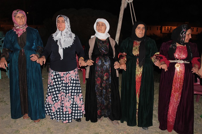 Akgül ve Durgun ailesinin mutlu günü 88