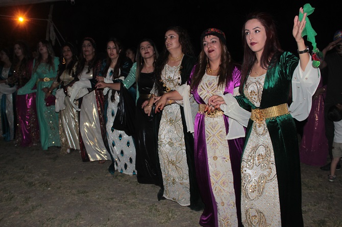 Akgül ve Durgun ailesinin mutlu günü 90