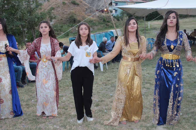 Akgül ve Durgun ailesinin mutlu günü 95