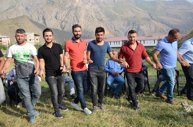 Akgül ve Yiğit ailesinin mutlu günü 102