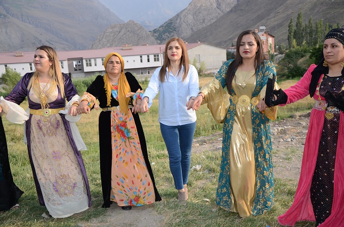 Akgül ve Yiğit ailesinin mutlu günü 106