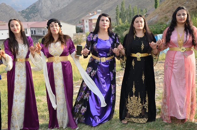 Akgül ve Yiğit ailesinin mutlu günü 107