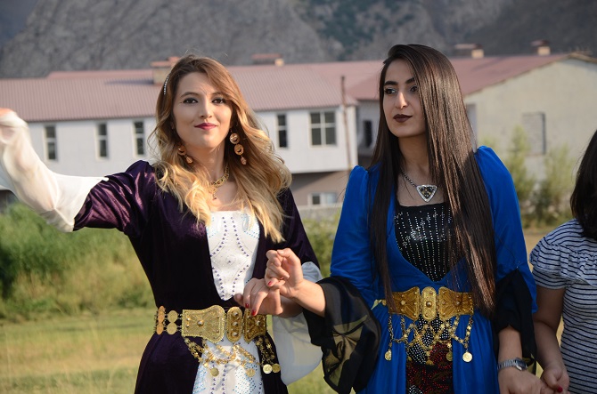 Akgül ve Yiğit ailesinin mutlu günü 112