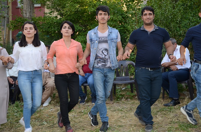 Akgül ve Yiğit ailesinin mutlu günü 118