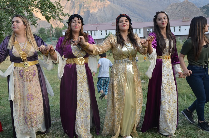 Akgül ve Yiğit ailesinin mutlu günü 150