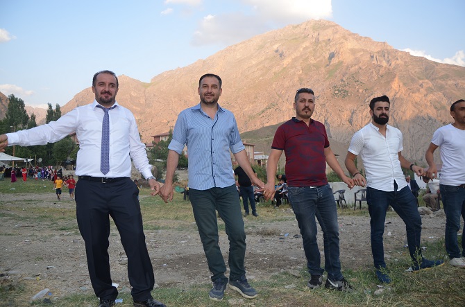 Akgül ve Yiğit ailesinin mutlu günü 155