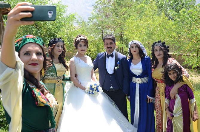 Akgül ve Yiğit ailesinin mutlu günü 18