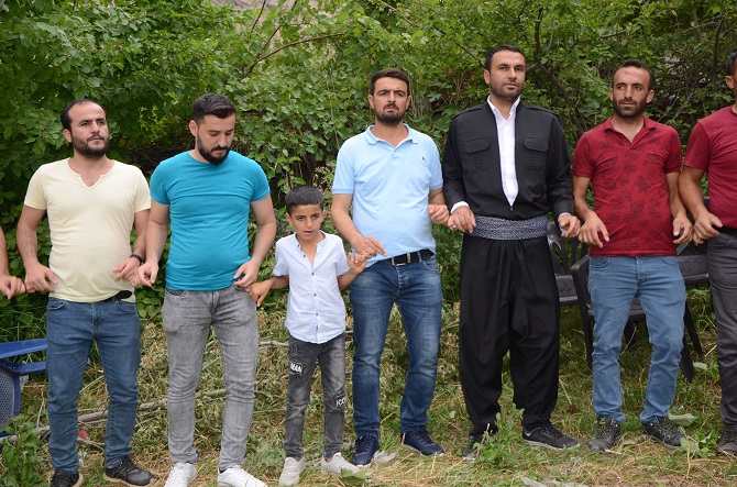 Akgül ve Yiğit ailesinin mutlu günü 90