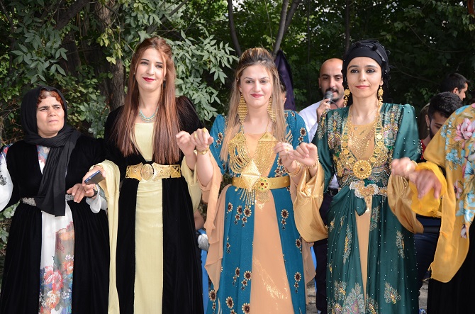 Akgül ve Yiğit ailesinin mutlu günü 96