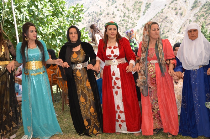 Irak’tan Çukurca’ya gelin geldi 11