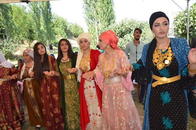 Irak’tan Çukurca’ya gelin geldi 15